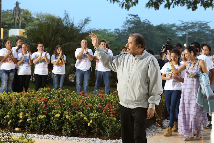 Daniel y Rosario rinden homenaje al Comandante Tom&aacute;s Borge